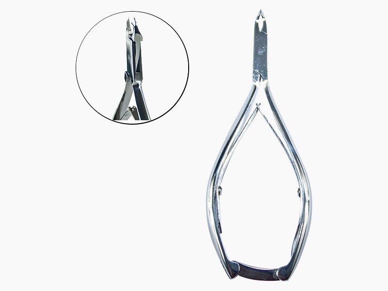 La pince à envies / pour éliminer les cuticules en acier inoxydable